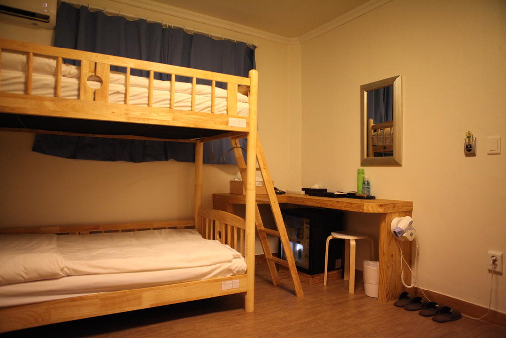 Atti Guesthouse Сеул Стая снимка