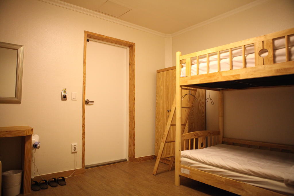 Atti Guesthouse Сеул Стая снимка